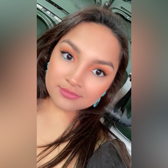 Meet your Posher, Dinorah - Picture 1 of 2